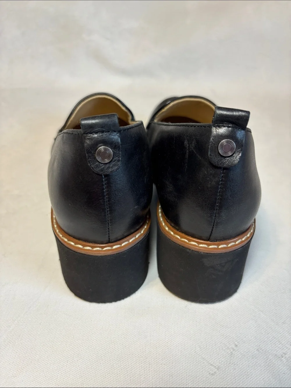 Naturalizer Cabaret Black Leather Slip-On Loafers with Contrast Welt, size 6